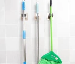 Bezem Houder - Zelfklevend - Zilverkleurig -Tuingereedschap Winkel 1200x1022 1