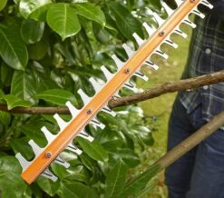 Black & Decker BLACK+DECKER BEHT251-QS Heggenschaar - 450W - 50cm - Gesnoerd 9 Black & Decker BLACK+DECKER BEHT251-QS Heggenschaar - 450W - 50cm - Gesnoerd -Tuingereedschap Winkel 1200x1060