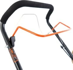 FUXTEC Grasmaaier Benzine - 46cm - Zelfrijdend / Zelftrekkend / Achterwielaandrijving - Mulchfunctie - Opvangbak 50L - FX-RM4646 20 FUXTEC Grasmaaier Benzine - 46cm - Zelfrijdend / Zelftrekkend / Achterwielaandrijving - Mulchfunctie - Opvangbak 50L - FX-RM4646 -Tuingereedschap Winkel 1200x1150