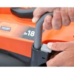 Black & Decker BLACK+DECKER BCMW3318N-XJ Grasmaaier - 18V - 33cm - Excl. Accu & Lader 27 Black & Decker BLACK+DECKER BCMW3318N-XJ Grasmaaier - 18V - 33cm - Excl. Accu & Lader -Tuingereedschap Winkel 1200x1200 329