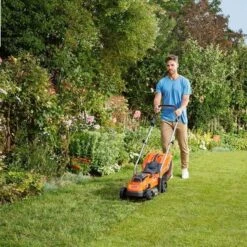 Black & Decker BLACK+DECKER BCMW3318N-XJ Grasmaaier - 18V - 33cm - Excl. Accu & Lader 33 Black & Decker BLACK+DECKER BCMW3318N-XJ Grasmaaier - 18V - 33cm - Excl. Accu & Lader -Tuingereedschap Winkel 1200x1200 334