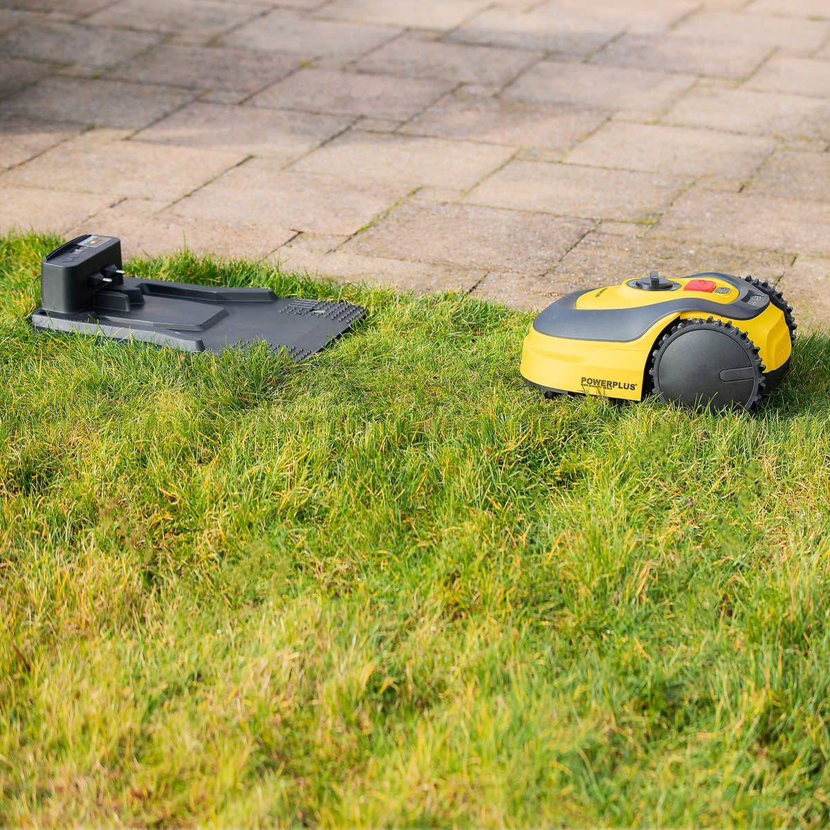 Powerplus POWXG6305 Robotmaaier - 18V - Voor Gazons Tot Ca. 500m² - Maaibreedte 180mm - Incl. Laadstation En Accessoires 10 Powerplus POWXG6305 Robotmaaier - 18V - Voor Gazons Tot Ca. 500m² - Maaibreedte 180mm - Incl. Laadstation En Accessoires - Afbeelding 8