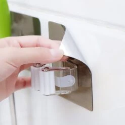 Bezem Houder - Zelfklevend - Zilverkleurig -Tuingereedschap Winkel 1200x1200 422