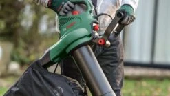 Bosch UniversalGardenTidy 2300 Bladblazer - Op Snoer - 2300 W -Tuingereedschap Winkel 1200x675 3