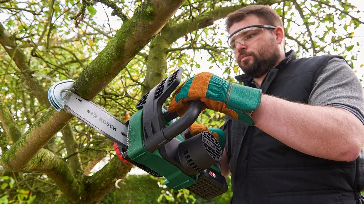 Bosch UniversalChain 18 Kettingzaag - Met 18 V Accu En Lader 7 Bosch UniversalChain 18 Kettingzaag - Met 18 V Accu En Lader - Afbeelding 5