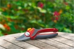 WOLF-Garten Snoeischaar "Premium Plus" RR 4000 - Max. Knipdiameter 22 Mm - Links- En Rechtshandige - Softinleg Handgreep - Snijhoek 30° - Voor Grote Handen - Vervangbare Messen -Tuingereedschap Winkel 1200x798 1