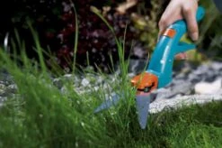 GARDENA Classic Grasschaar - Draaibaar 360° 16 GARDENA Classic Grasschaar - Draaibaar 360° -Tuingereedschap Winkel 1200x798