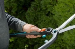 GARDENA - 2 In 1 EnergyCut Heggenschaar - 2.5x Meer Kracht - Totale Lengte 60 Cm 30 GARDENA - 2 In 1 EnergyCut Heggenschaar - 2.5x Meer Kracht - Totale Lengte 60 Cm -Tuingereedschap Winkel 1200x799 37