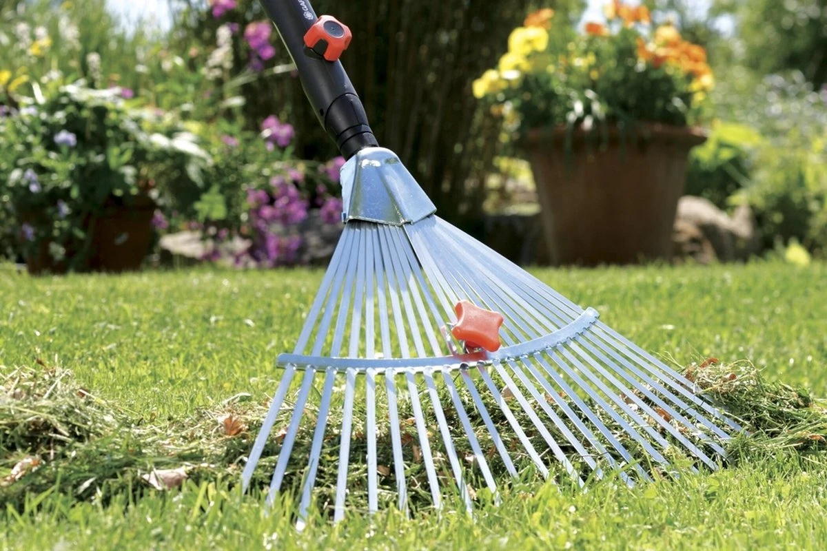 GARDENA Combisysteem Bladhark Hark - Werkbreedte Verstelbaar 30/50 Cm - Aanbevolen Steellengte 130 Cm 4 GARDENA Combisysteem Bladhark Hark - Werkbreedte Verstelbaar 30/50 Cm - Aanbevolen Steellengte 130 Cm - Afbeelding 3