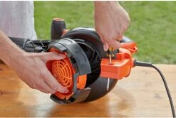 Black & Decker BLACK+DECKER BEBLV300SB-QS Bladblazer - 404 Km/u - 3000W - Zuig-/blaasfunctie - Gesnoerd -Tuingereedschap Winkel 1200x808