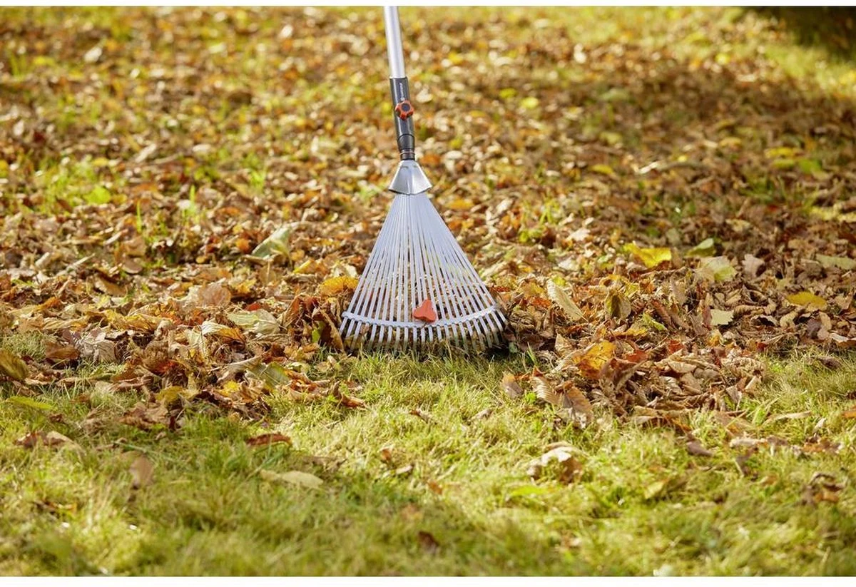 GARDENA Combisysteem Bladhark Hark - Werkbreedte Verstelbaar 30/50 Cm - Aanbevolen Steellengte 130 Cm 7 GARDENA Combisysteem Bladhark Hark - Werkbreedte Verstelbaar 30/50 Cm - Aanbevolen Steellengte 130 Cm - Afbeelding 6