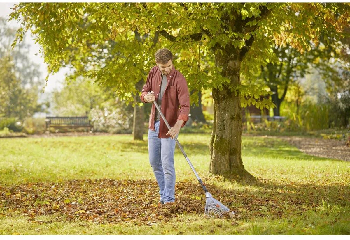 GARDENA Combisysteem Bladhark Hark - Werkbreedte Verstelbaar 30/50 Cm - Aanbevolen Steellengte 130 Cm 3 GARDENA Combisysteem Bladhark Hark - Werkbreedte Verstelbaar 30/50 Cm - Aanbevolen Steellengte 130 Cm - Afbeelding 2
