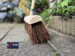 Synx Tools Gemeente Bezem 45 Cm - Straatbezem / Stadsbezem - Steel 150 Cm - Harde Natuurvezels - Bezemsteel - Bezems - Schrobborstels - Veger - Buitenbezem -Tuinbezem 8 Synx Tools Gemeente Bezem 45 Cm - Straatbezem / Stadsbezem - Steel 150 Cm - Harde Natuurvezels - Bezemsteel - Bezems - Schrobborstels - Veger - Buitenbezem -Tuinbezem -Tuingereedschap Winkel 1200x899 17