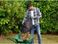 Black & Decker BLACK+DECKER BEBLV300SB-QS Bladblazer - 404 Km/u - 3000W - Zuig-/blaasfunctie - Gesnoerd -Tuingereedschap Winkel 1200x910 1