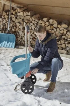 GARDENA Strooiwagen XL Strooikar - 800m2 - 18 Liter 16 GARDENA Strooiwagen XL Strooikar - 800m2 - 18 Liter -Tuingereedschap Winkel 799x1200 40