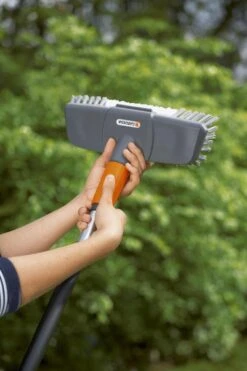 GARDENA Cleansystem Comfort Schrobber - Reinigen Van Paden - Terras - Oprit 13 GARDENA Cleansystem Comfort Schrobber - Reinigen Van Paden - Terras - Oprit -Tuingereedschap Winkel 799x1200 55